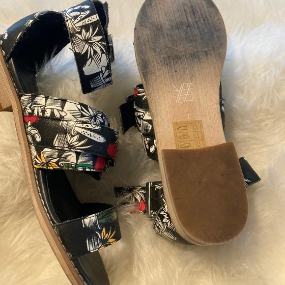 YES Buckled Cactus Print sandals, Size 7 - Picture 5 of 7